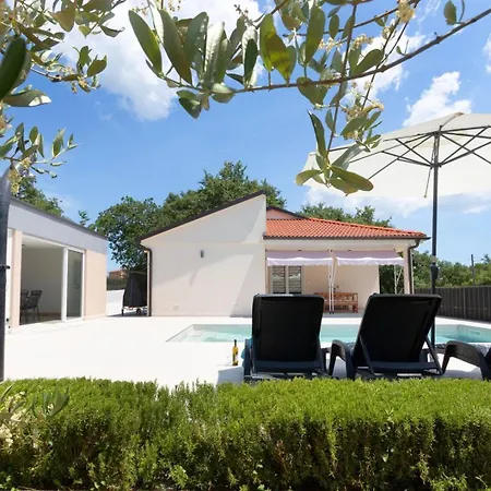 Semesterbostad House Sontag *
